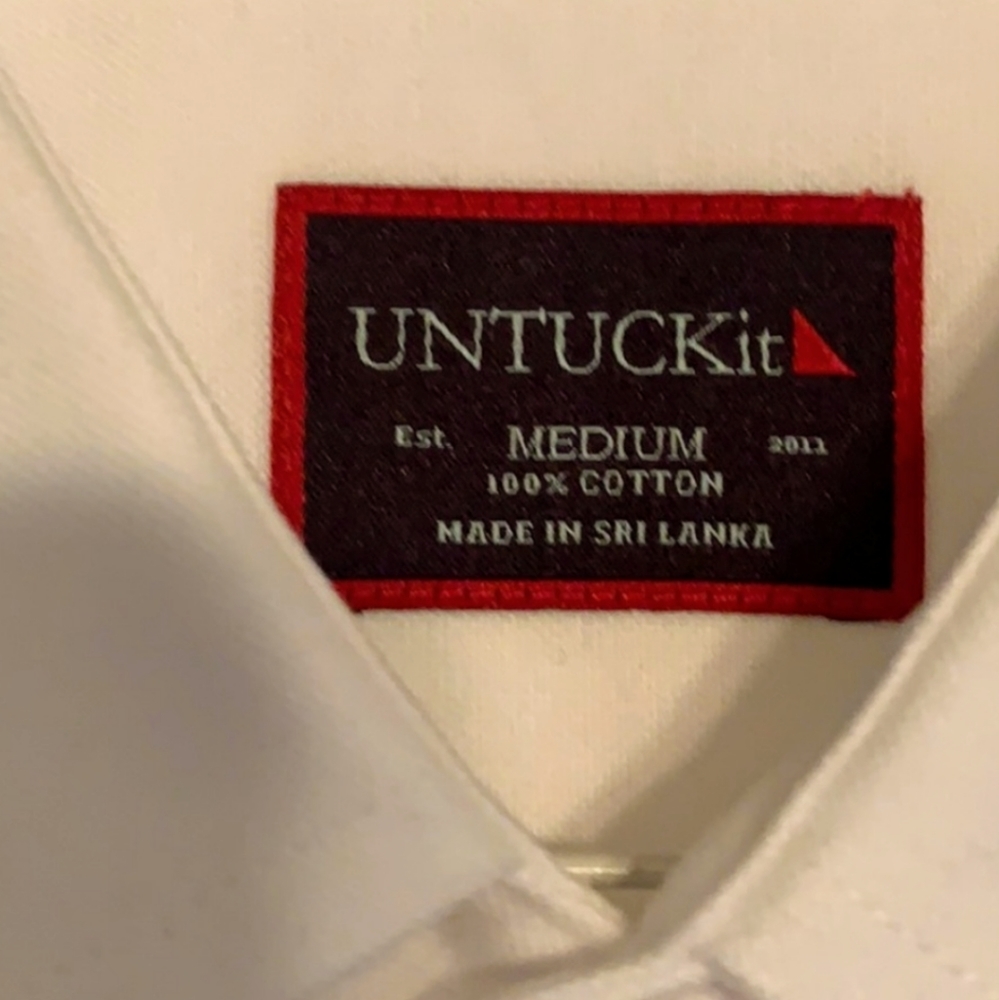 Men’s UNTUCKIT white shirt size medium